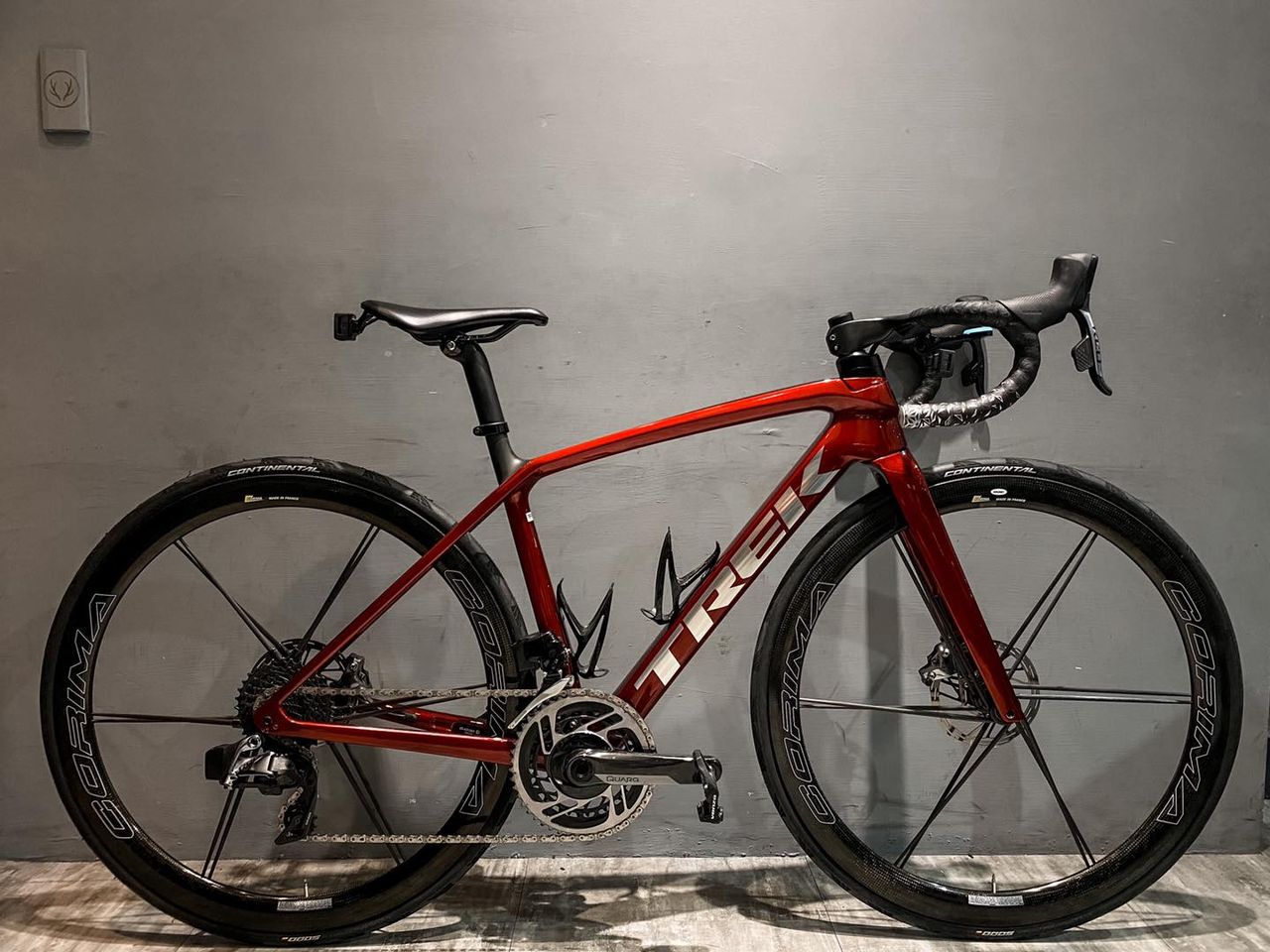 TREK ÉMONDA SLR